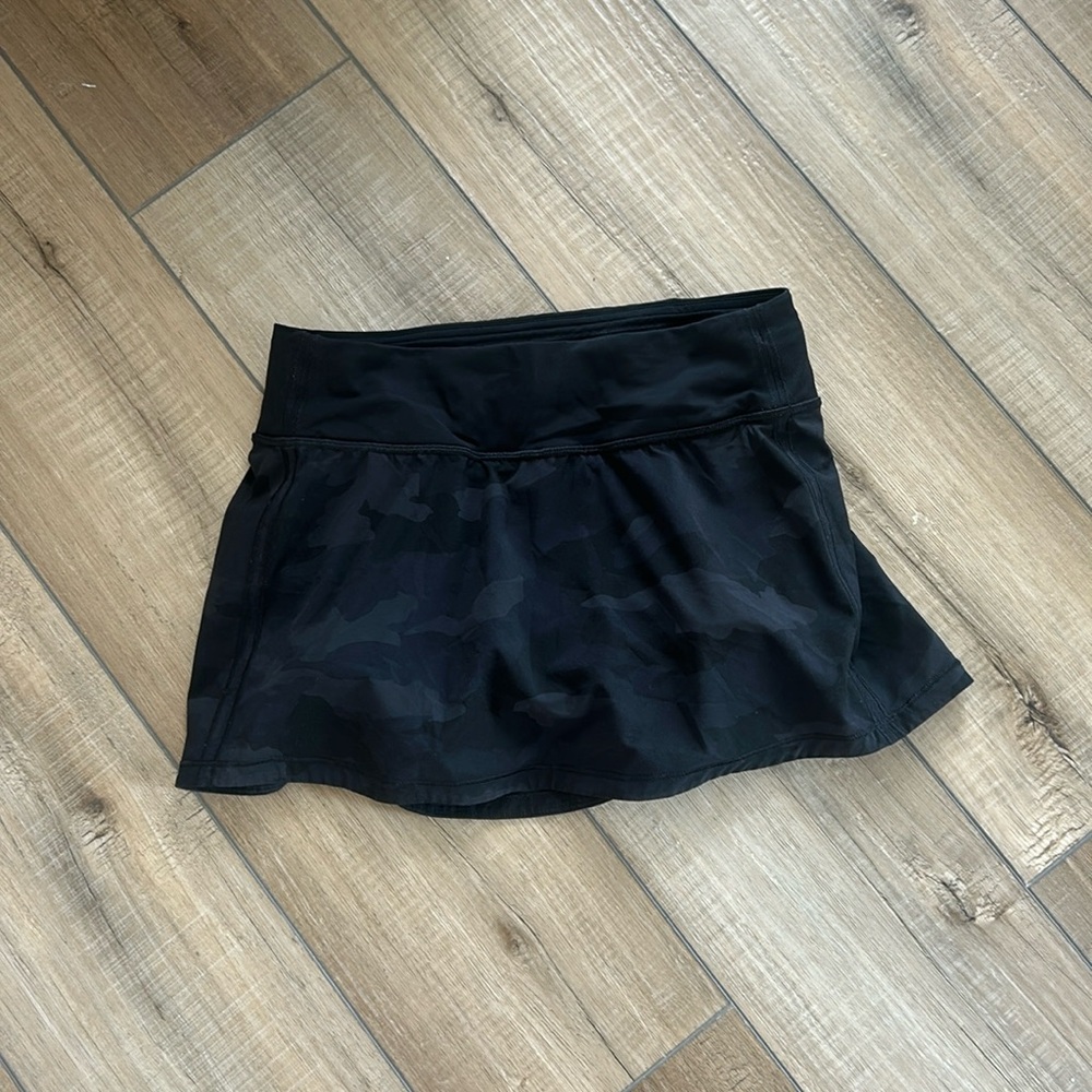 Lululemon size 4 skirt